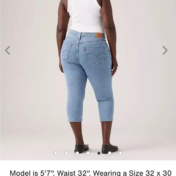 Levi's Women's Cropped Light Blue Jeans - Picture 8 of 16
